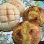 Panya Tsuki Usagi - メロンパン   ¥110    チーズブール   ¥130