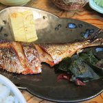 博多いねや - 焼き魚は毎日日替わりでこの日の焼き魚は鰯明太子に玉子焼きが添えられてました。 