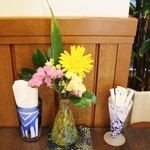 手づくり洋食屋 手塚 - お花が飾られているのが素敵です(*^^)v