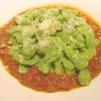 Cucina Italiana 東洞 - ホウレン草を練り込んだ自家製スペッツリ　牛肉のラグー