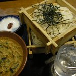 「すったて」のつけ汁を摺りおろした頃にうどん登場