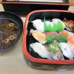 Shima - 平日お昼のみ　おまかせにぎり（赤だし付）700円