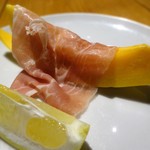 タケル クインディチ - 生ハムとパパイヤ　