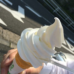 横濱アイス工房 - 生クリームのようなソフトクリーム 300円