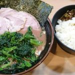 武道家 賢斗 - ラーメン(並)、ほうれん草増しとランチ時無料のライス