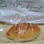 フリアンディーズ - サツマイモ餡のパン