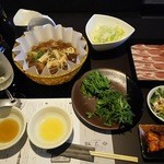 しゃぶしゃぶ 横手豚玄亭 - スタートです