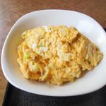 台湾中華 東明飯店 - かに玉　やや無骨な盛り付け