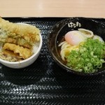 はなまるうどん - 温玉ぶっかけ冷やし小＆ミニ4種盛り天丼580円