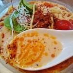 麺 やまらぁ - 辣油も沈殿せず濃厚胡麻のこってり風味…