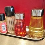 麺 やまらぁ - 卓上調味料