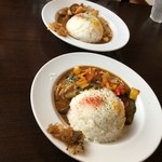 湖亭 - シーフードカレー
            ほうれん草とキノコのカレー
            