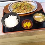 エブリー - 一般的な焼きそば定食