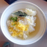 皆美館 - 朝食の鯛めしダシ投入