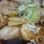 麺家 いろは - 富山ブラック肉盛りそば(税込み1100円)