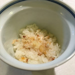 ひろ作 - 鯛めし。「鯛の〇〇めしです。」とのことでしたが、よく聞き取れませんでした。