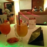 Shangri-La's Rasa Sayang Resort & Spa - 夜は生演奏を聴きながらカクテルを