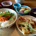 一口天ぷらとさけごはん