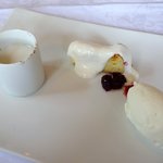 ウシマル - ＜2010年9月＞うちの牛乳アイスクリーム、プリン、チーズケーキのヨーグルトかけ