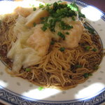 香港麺 新記 - ワンタンつみれ麺つゆなし(香港麺)