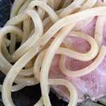 食い味の道有楽 - 麺は極太、全粒粉