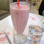 SWENSEN'S - 2014/5ストロベリースムージー89バーツ