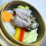皆美館 - 夕食、春野菜と奥出雲豚舞茸巻のセイロ蒸し