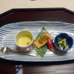 皆美館 - 夕食、インカの目覚めと白葱のすり流し、川マス木の芽田楽、水菜と黄ニラとうすあげのおひたし