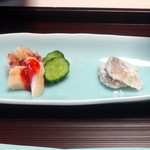 皆美館 - 夕食の先付、鰆卯の花と白ばい貝酒煎り