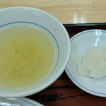 ぎょうざの満洲 - ぎょうざの満州 常盤台北口店 超薄味玉子スープと大根の漬物