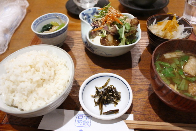 ごはんとカフェとお酒 日常茶飯+>