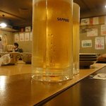 Sobadokoro Yukarian - 生ビールと店内の様子