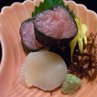 魚鉄 - キハダの磯辺巻きと帆立。