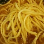 たま家 - 酒井の麺です。太麺でも若干細い。