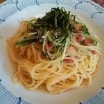 鎌倉パスタ  - 梅肉とちりめんじゃこのパスタ