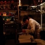 テーブルが数卓あるが、本日の舞台には、このカウンターが良いようだった。