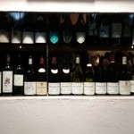 入口脇にはワインボトルが。。。