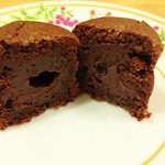 アトリエ マドレーヌ - 「フォンダンショコラ」をカットしたところ