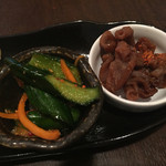 嬉々 わらまさ - 和牛ミノ佃煮,ピリ辛キュウリ