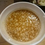 極太濁流ラーメン ら・けいこ - 醤油の効いたつけ汁
      ( ´ ▽ ` )ｳﾏｰ