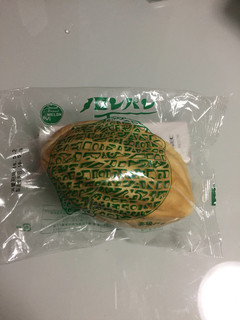 メロンパン - 『メロンパン』さんのメロンパン。 185円 外税

形、大きさはパパイヤ。とにかくズッシリ重いです！