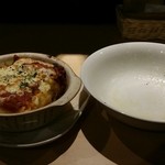 ワイン食堂 ホオバール - 【ランチ】ラザニア：サラダと比べると小さい