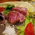 フレンチ割烹 宿 - メインの肉料理は、黒毛和牛の超レアなポアレ