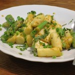 ベトナム料理 オーセンティック - グリーン&ホワイトアスパラガスの塩卵炒め