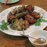 ベトナム料理 オーセンティック - ソフトシェルクラブの天ぷら、ロットの葉の衣で