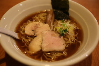 Mensakanakyoukara - 魚介スープの杉樽(スギタル)しょう油ラーメン＠700円