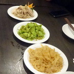 高菜とそら豆の和え物、
          クラゲの和え物、酔払い鶏