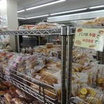 たけや製パン - このラックのパンはどれでも６個で388円！