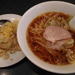 龍華 - チャーシュー麺＋半炒飯