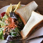 デイリーズ カフェ ヒガコ - 【16年4月】今日のサンドイッチをセレクト